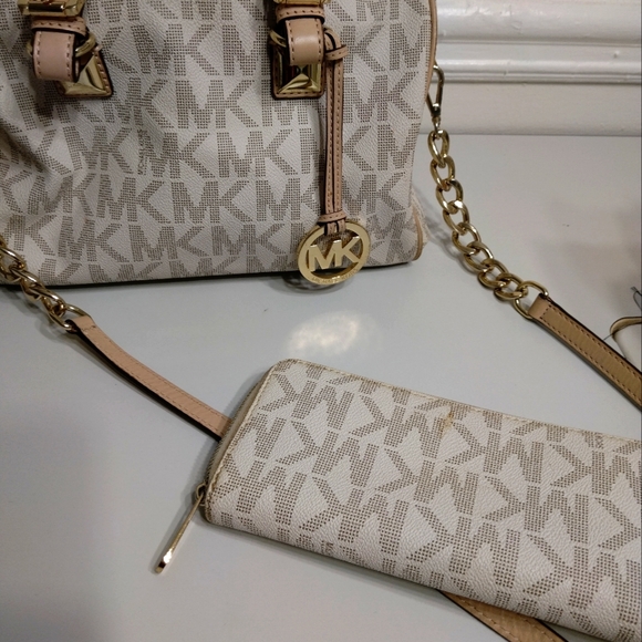 💥CLOSING Nov.1 SALE💥 Michael Kors MK Purse & matching Wallet - Picture 8 of 16
